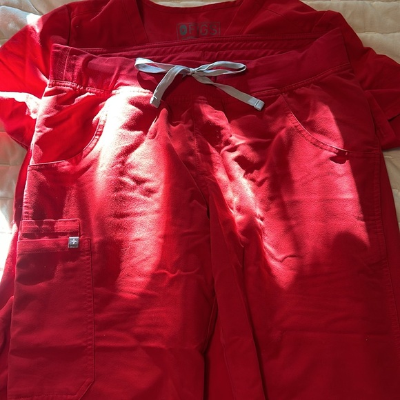 Figs Winning Red Scrub Set Sizes S/MP - Picture 3 of 3